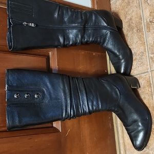Woman's size 6 boots